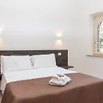 Leda Aparthotel 3*